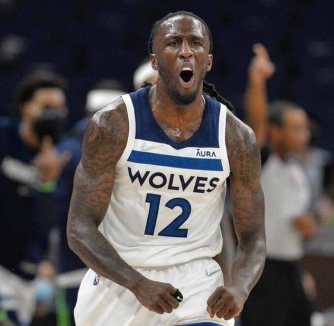 拜仁新战术体系攻守兼备（拜仁战术革新，攻防兼修）