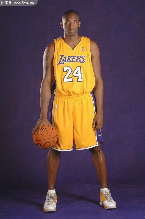 西媒：阿隆索在发布会上公开指责小将犯错，私底下已道歉（西媒：阿隆索在发布会上点名批评小将失误，已私下致歉）