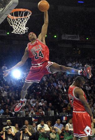 镜报：维拉主帅埃梅里有意雅克松，切尔西标价8000万镑（镜报：维拉主帅埃梅里有意引进雅克松，切尔西要价8000万英镑）