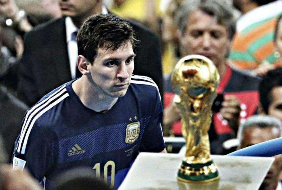 篮球赛场风云突变，三分球盛宴闪耀全场（篮球赛场风云变幻，三分狂潮席卷全场）