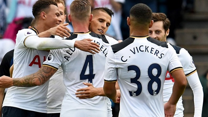 东契奇低位背身单打，展现篮球大师风范（东契奇背身低位单挑，尽显大师级篮球艺术）