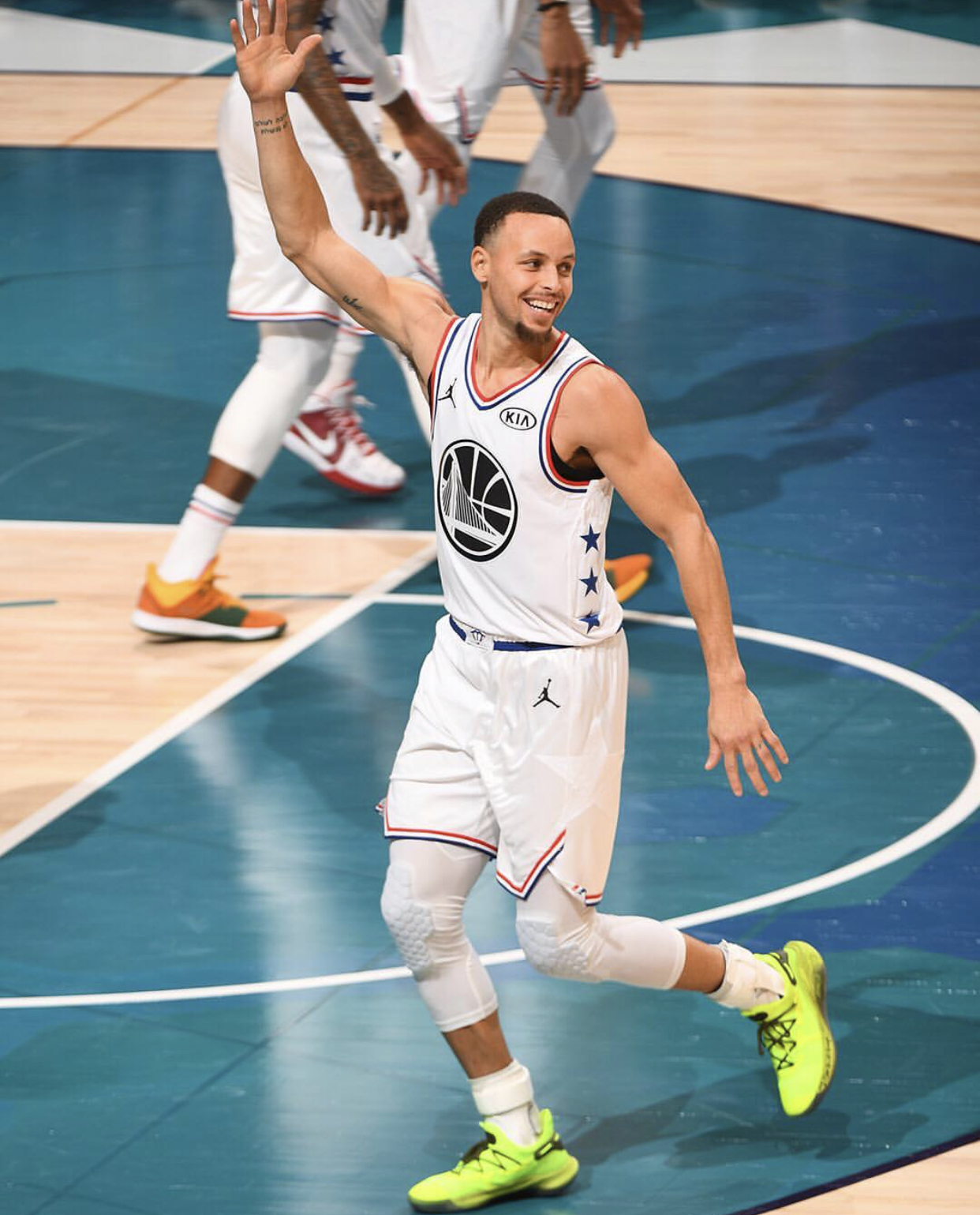 郭艾伦单节7中5得10分，广州26-11四川净胜15分（郭艾伦单节7投5中砍下10分，广州单节26比11净胜四川15分）